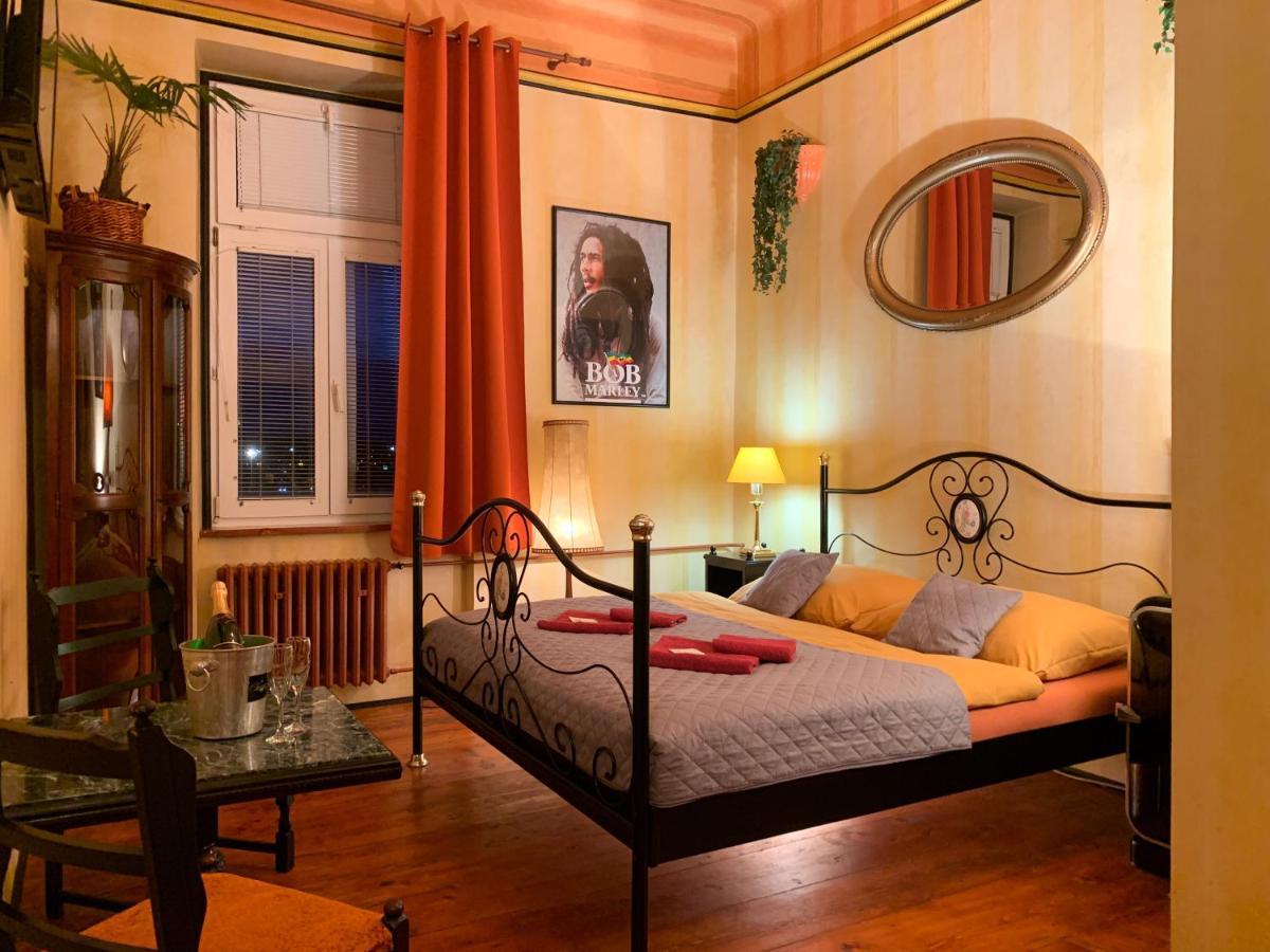 Hotel Cade Pisek  Bagian luar foto
