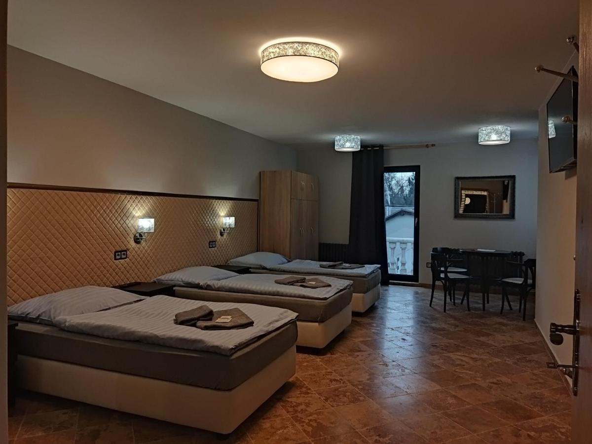 Hotel Cade Pisek  Bagian luar foto