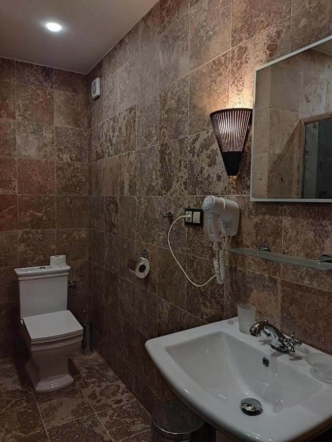 Hotel Cade Pisek  Bagian luar foto