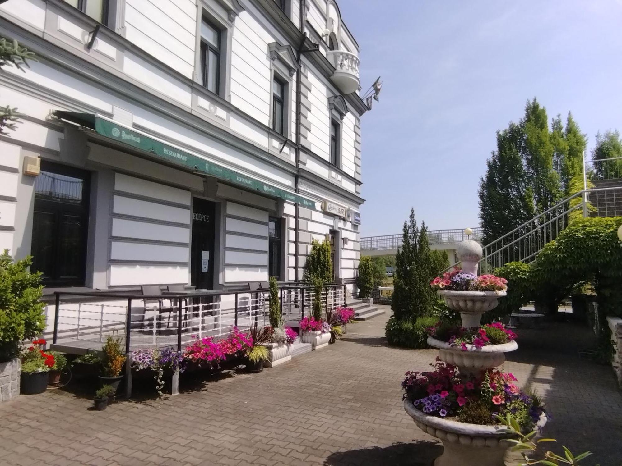 Hotel Cade Pisek  Bagian luar foto