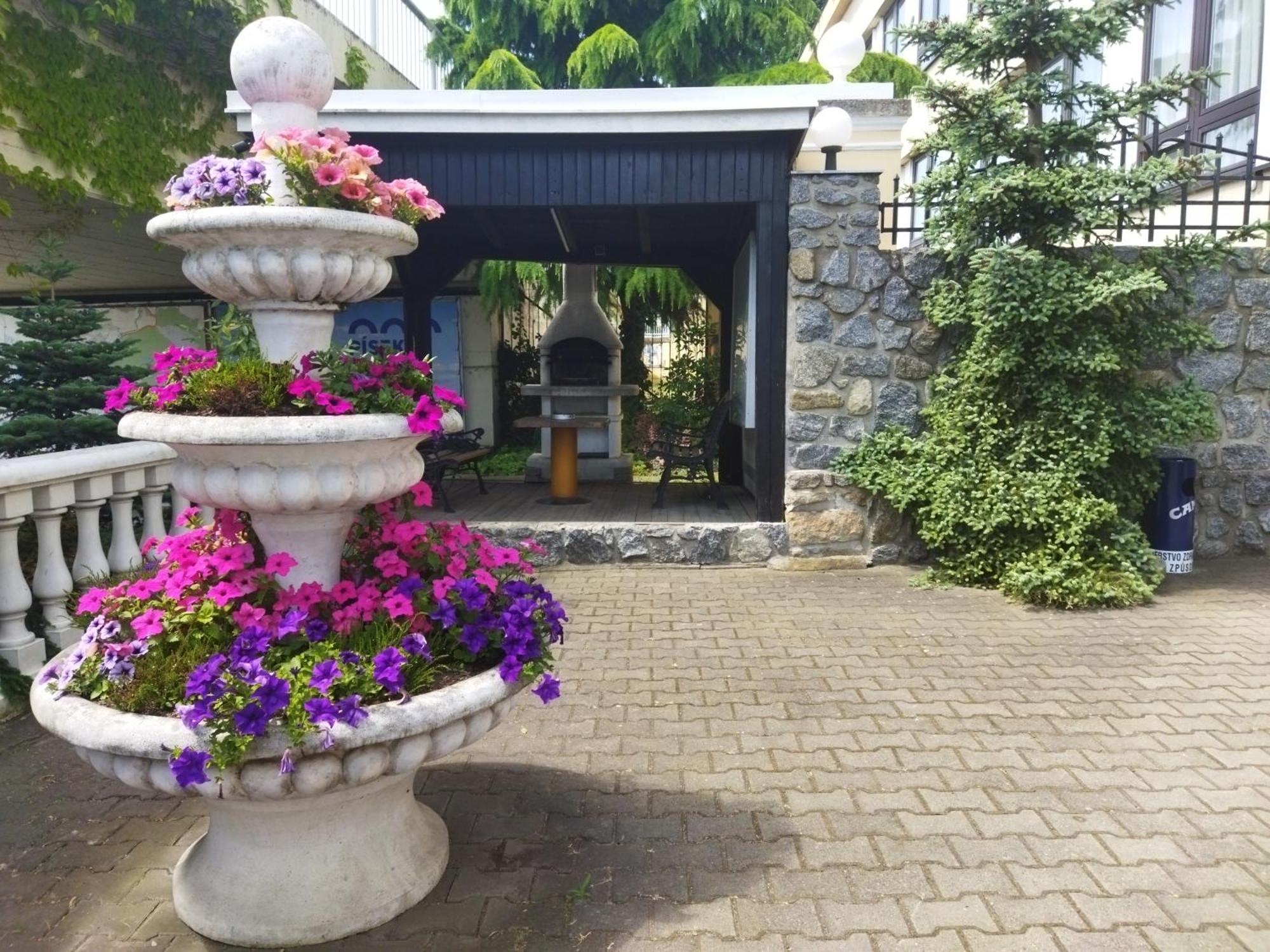 Hotel Cade Pisek  Bagian luar foto