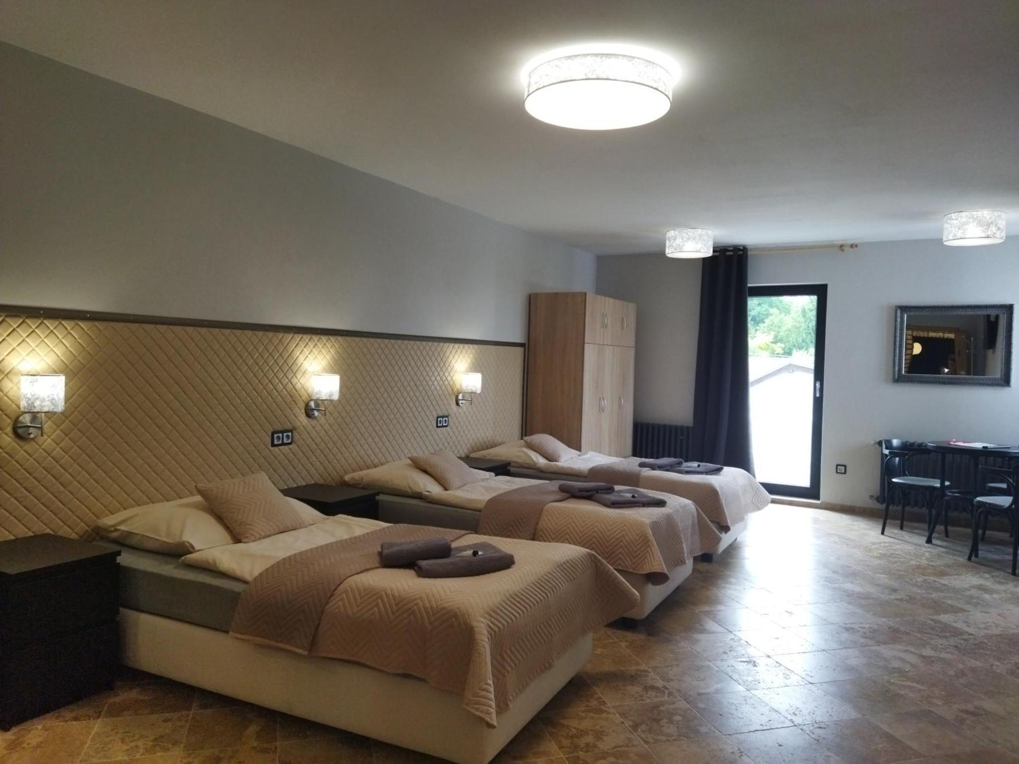 Hotel Cade Pisek  Bagian luar foto