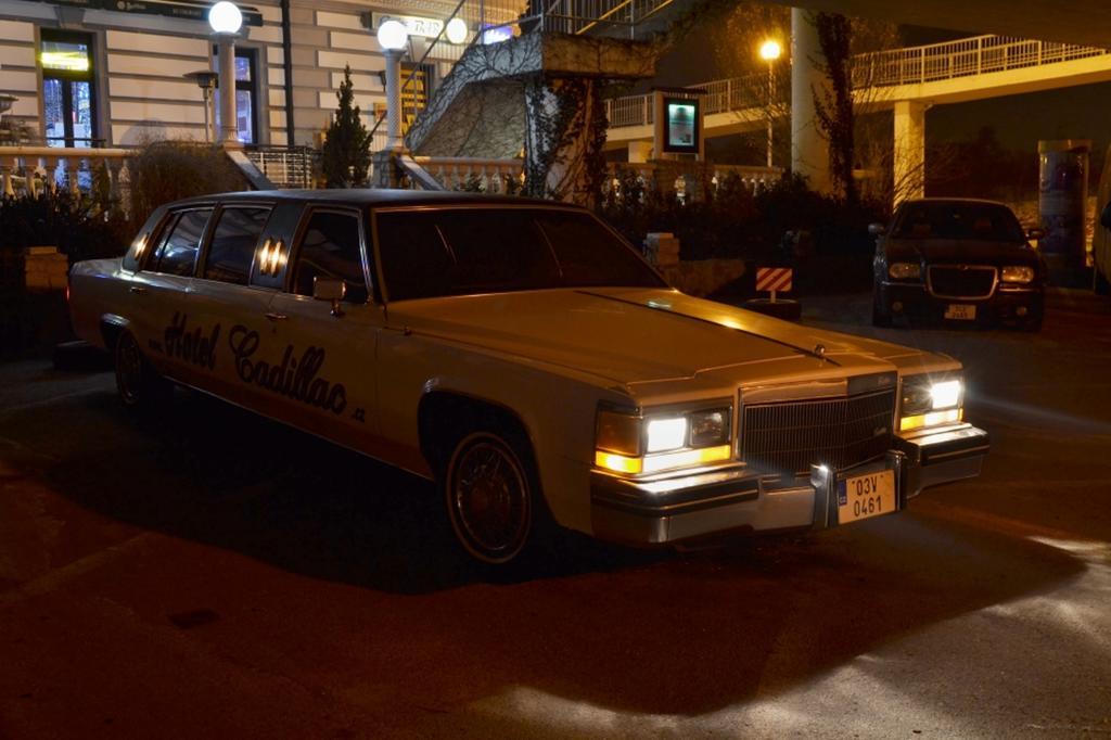 Hotel Cade Pisek  Bagian luar foto
