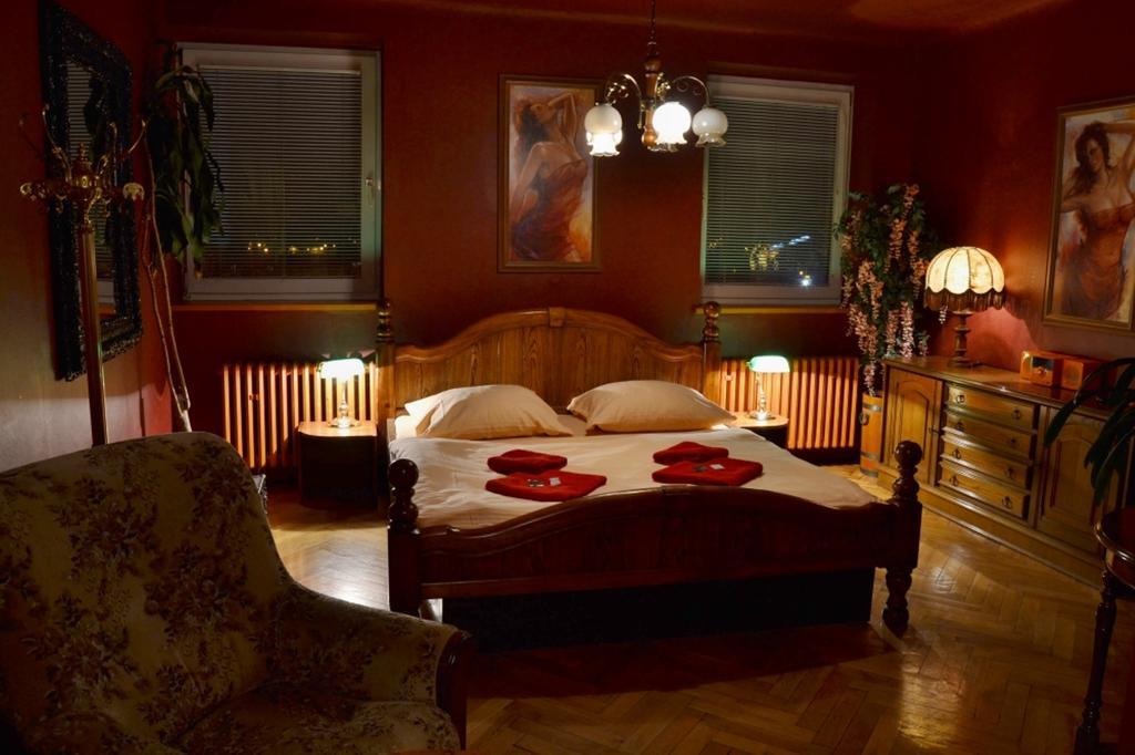 Hotel Cade Pisek  Bagian luar foto