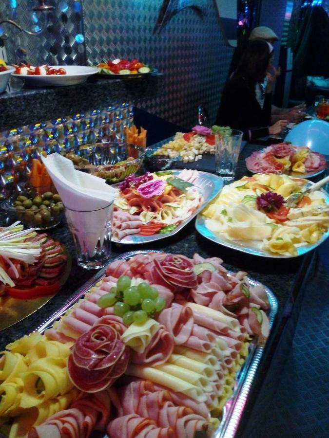 Hotel Cade Pisek  Bagian luar foto