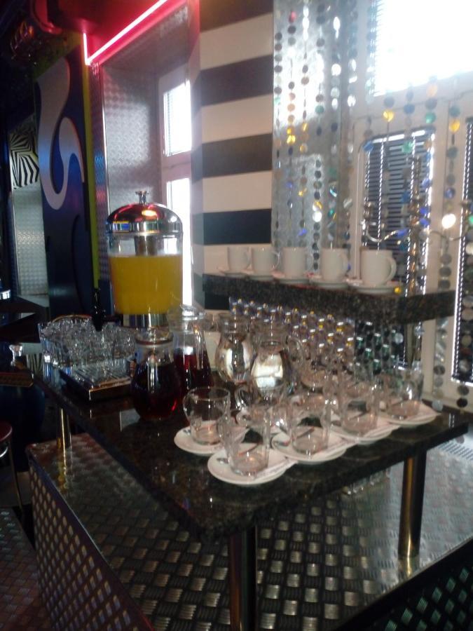 Hotel Cade Pisek  Bagian luar foto